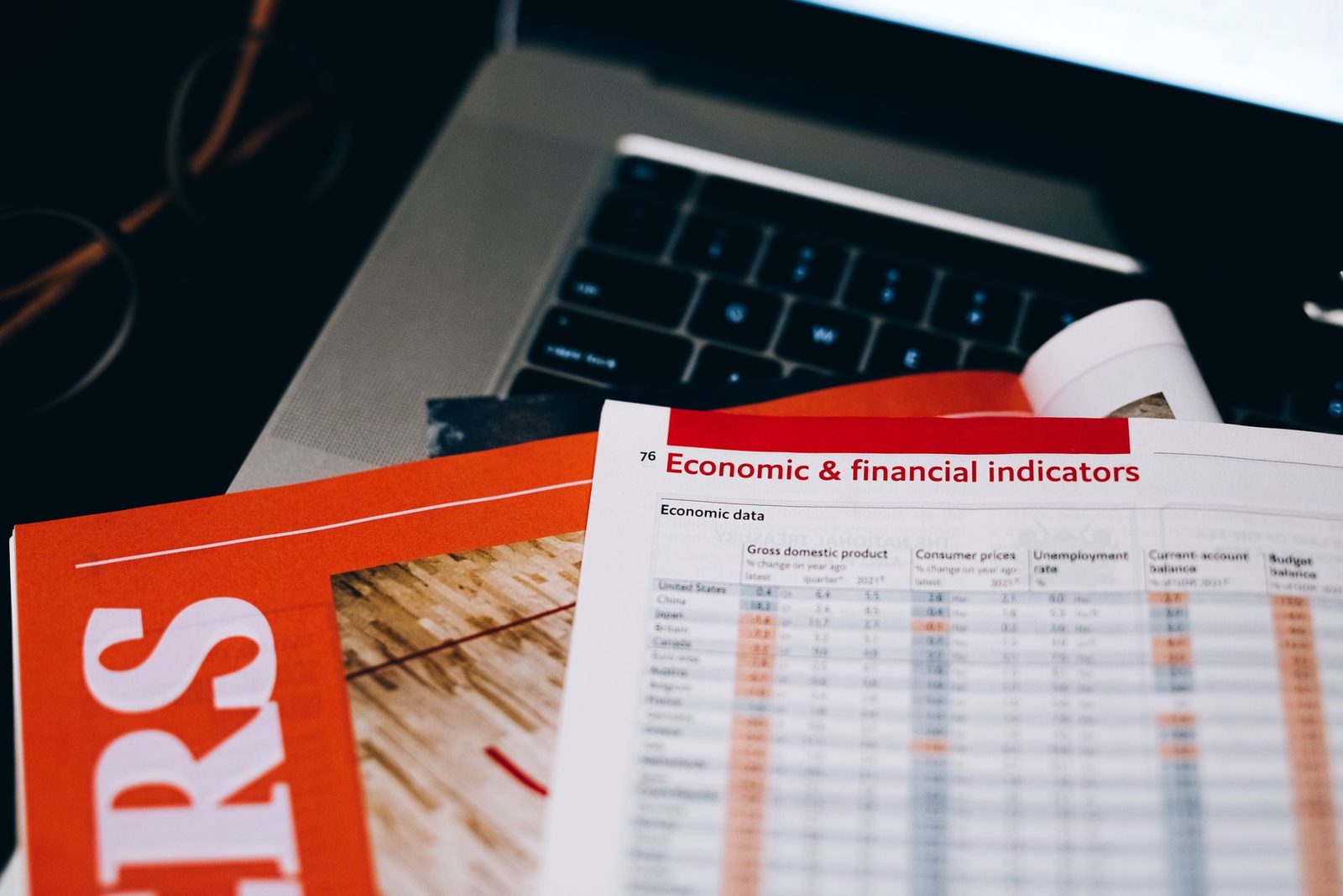 Revisión de tasas de interés y empleo en Colombia esta semana
