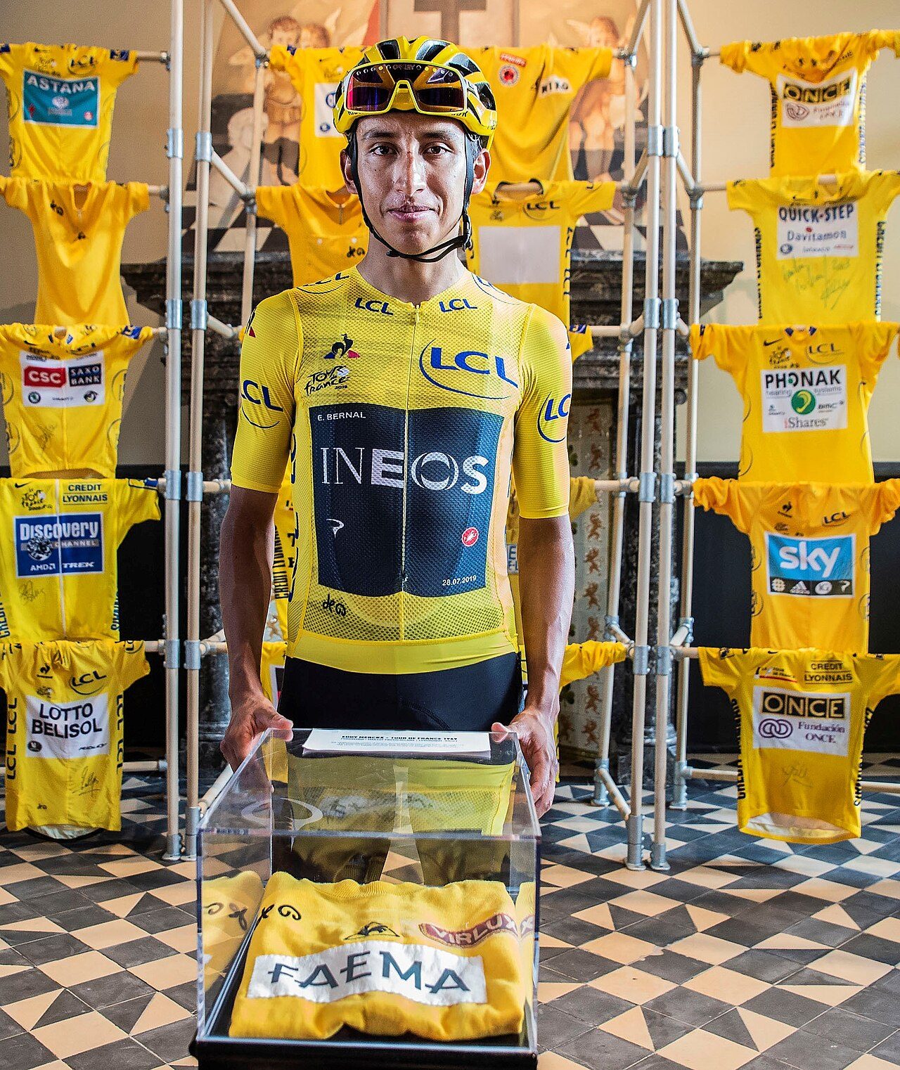 Ineos prioriza la recuperación de Egan Bernal antes del Tour