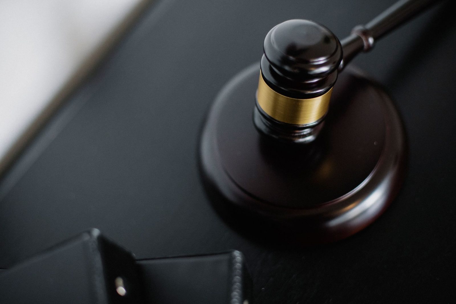 Condenan a dos exservidores por corrupción en Chivatá